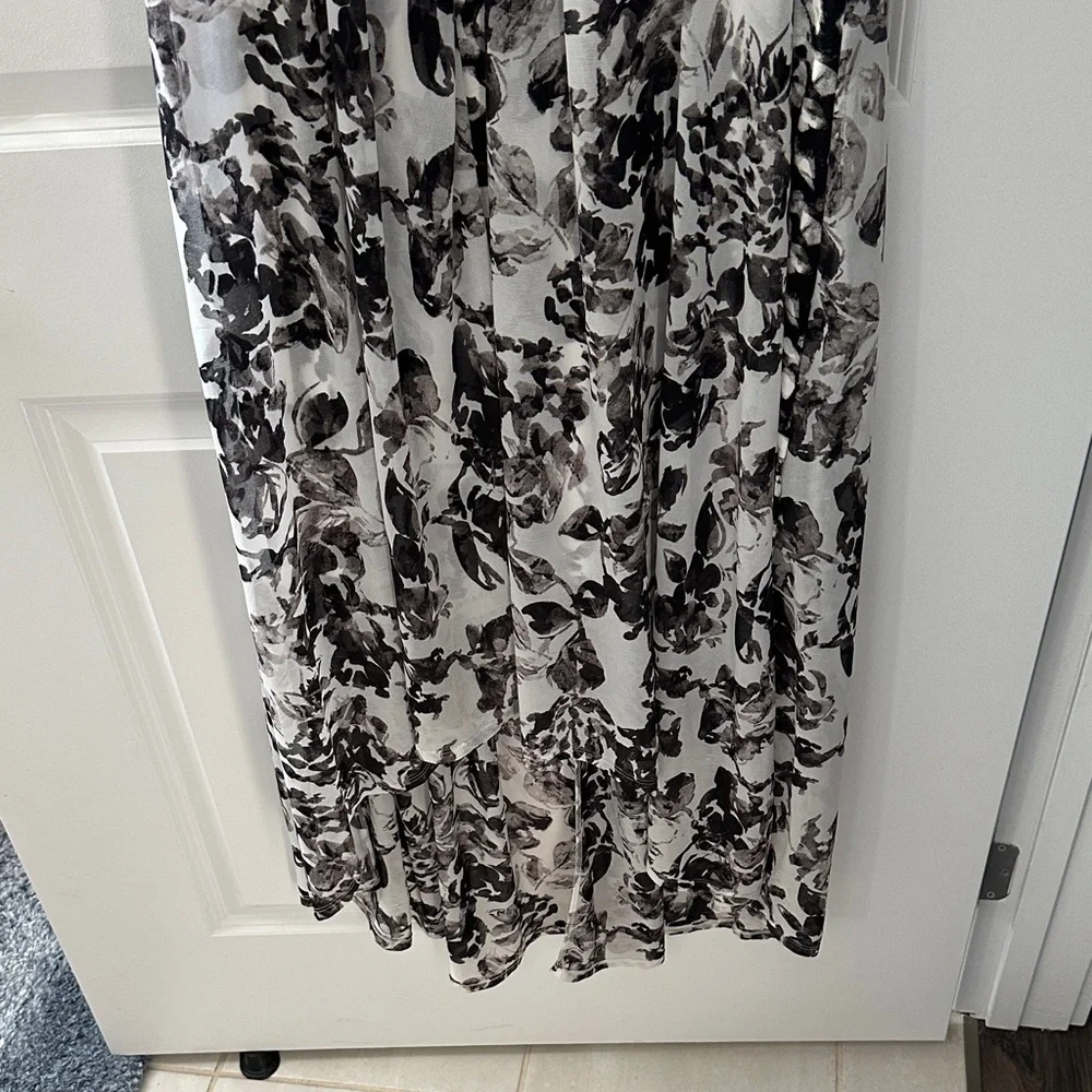 Vera Wang Black and White Maxi Dress - Picture 12 of 12